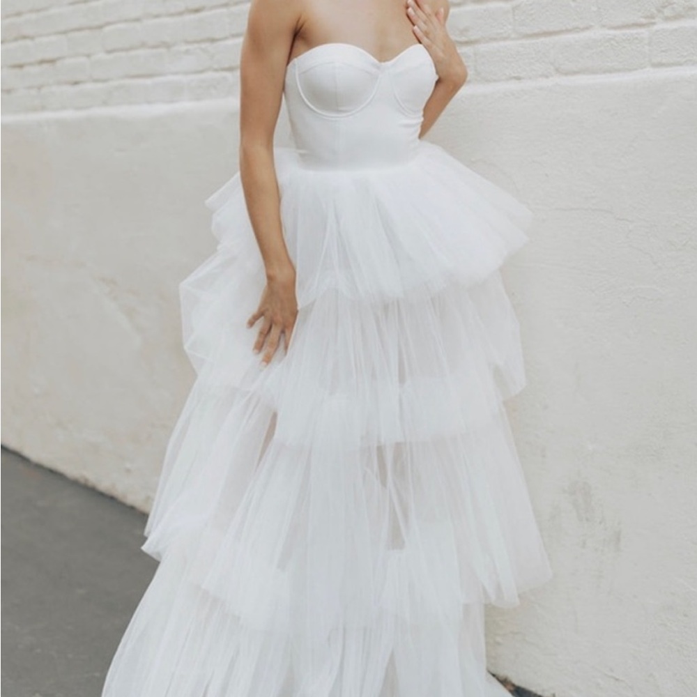 UNTAMED PETALS BY AMANDA JUDGE Strapless White Tiered Tulle Gown
